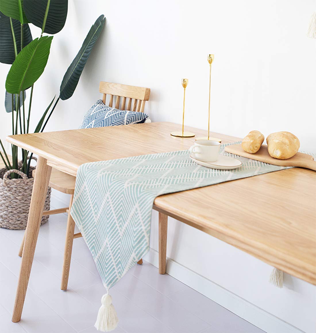 Fennco Styles Contemporary Chevron Tassel Cotton Blend 14 x 71 Inch Table Runner – Woven Table Runner for Indoor Party, Family Gathering, Beach House and Home Décor