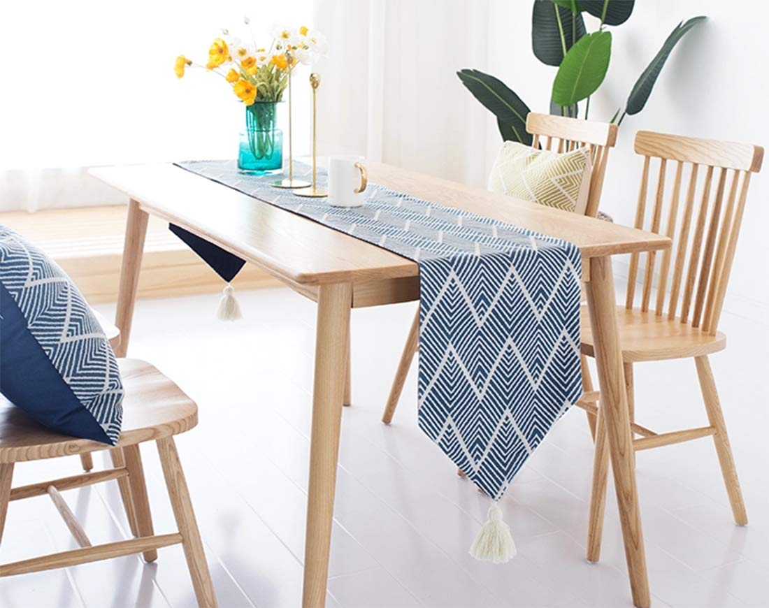 Fennco Styles Contemporary Chevron Tassel Cotton Blend 14 x 71 Inch Table Runner – Woven Table Runner for Indoor Party, Family Gathering, Beach House and Home Décor