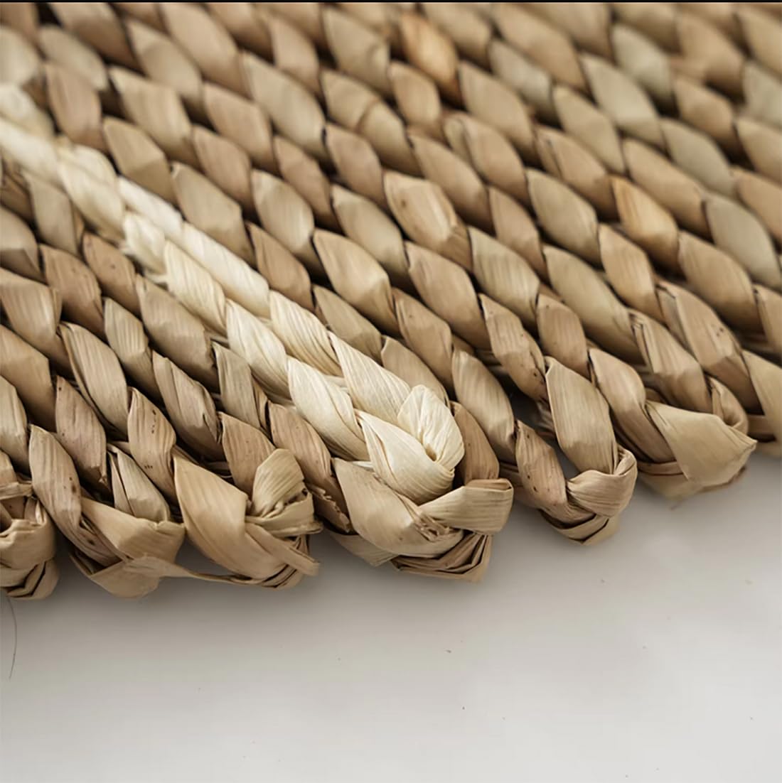 Fennco Styles Natural Corn Husk Leaf Shaped Placemats 13" W x 20" L, Set of 4 - Hand-Woven Table Mats Heat Resistant Insulation for Home, Boho Décor, Dining Table, Banquets, and Special Events