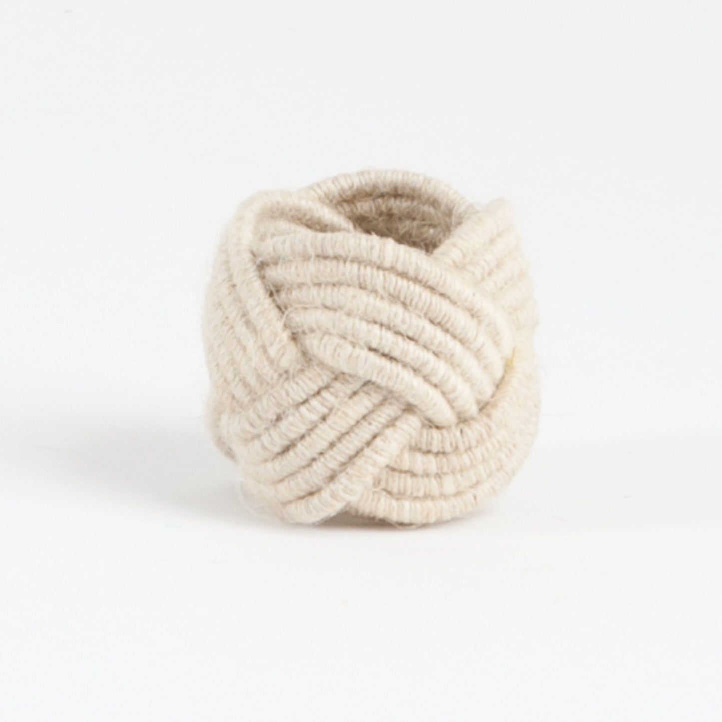 Fennco Styles Classic Braided Jute Napkin Rings, Set of 4 - Ivory Burlap Napkin Holders for Dining Table, Home, Banquets, Holidays, Family Gatherings and Special Events