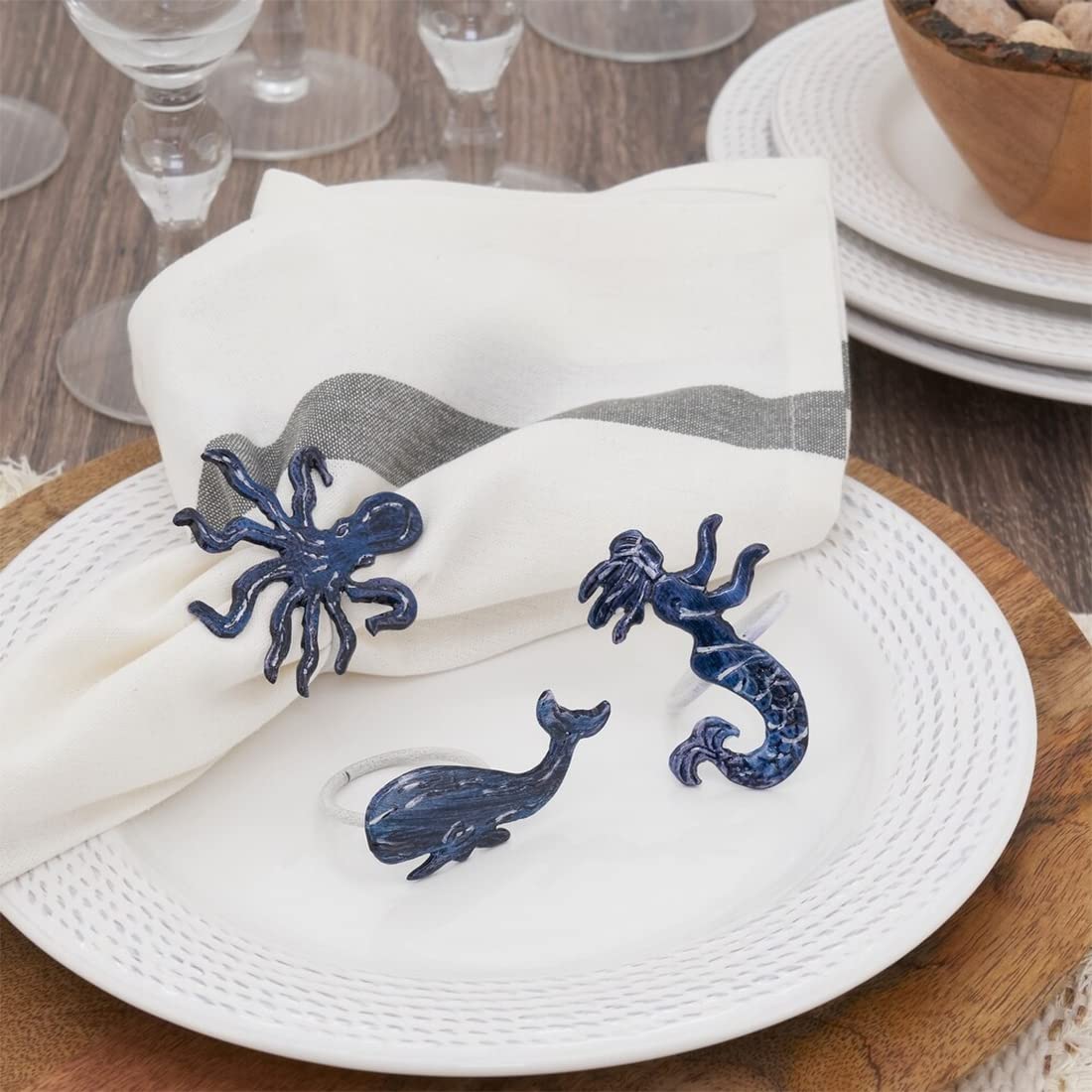 Fennco Styles Coastal Octopus Brass Napkin Rings, Set of 4 - Navy Blue Metal Napkin Holders for Beach House, Nautical Party Decorations, Home, Banquet and Special Event