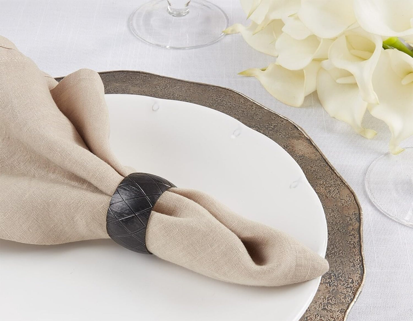 Fennco Styles Unique Harlequin Design Metal Napkin Rings, Set of 4 - Gold Diamond Brass Napkin Holders for Home, Dining Room, Banquet, Family Gathering, Holiday and Special Occasion