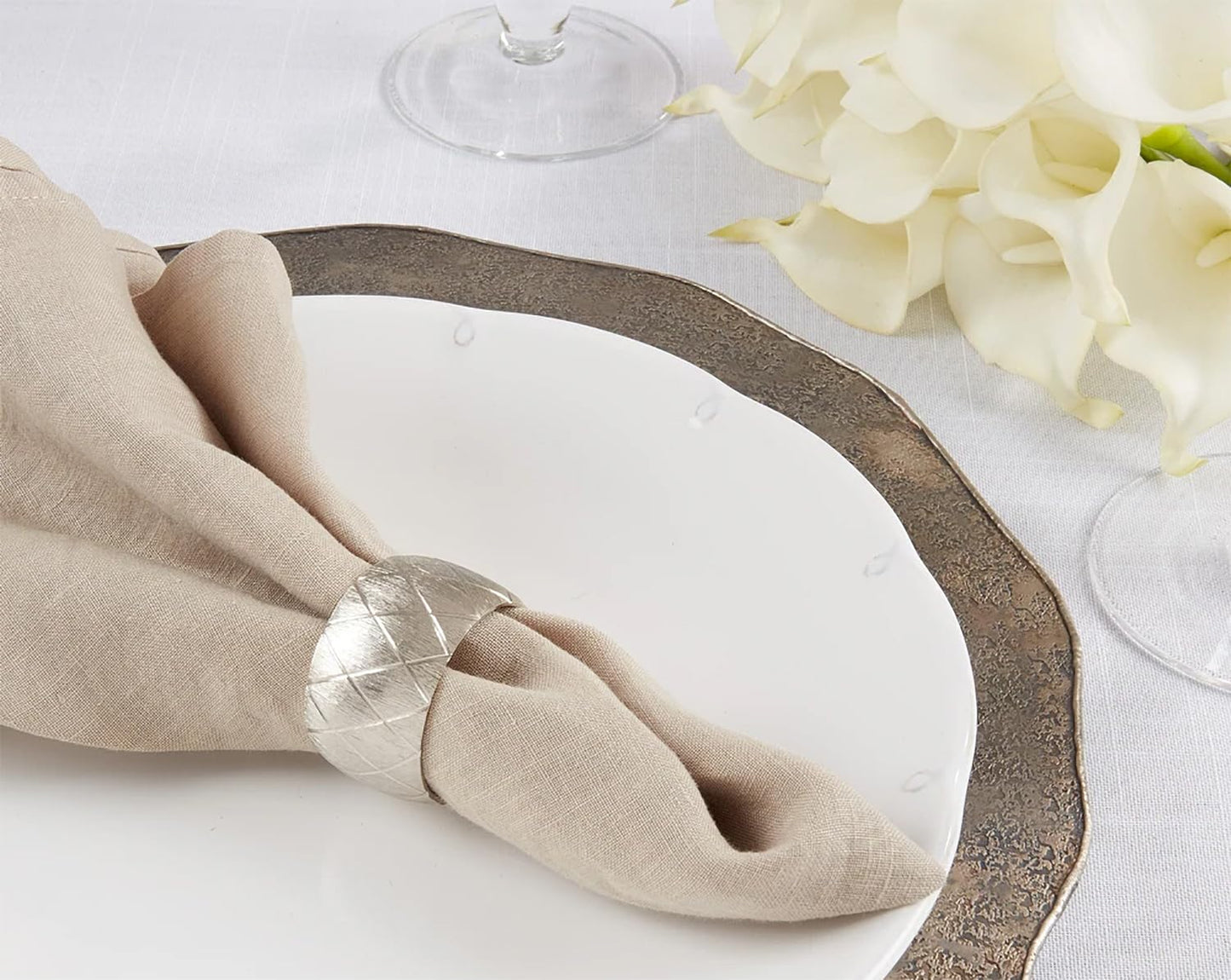Fennco Styles Unique Harlequin Design Metal Napkin Rings, Set of 4 - Gold Diamond Brass Napkin Holders for Home, Dining Room, Banquet, Family Gathering, Holiday and Special Occasion