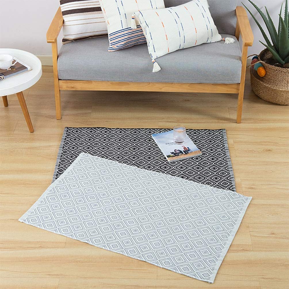 Fennco Styles Woven Classic Diamond Geometric Small Area Rug - Cotton Blend Carpet Indoor Outdoor Floor Mat for Living Room, Entryway, Bedroom and Floor Décor