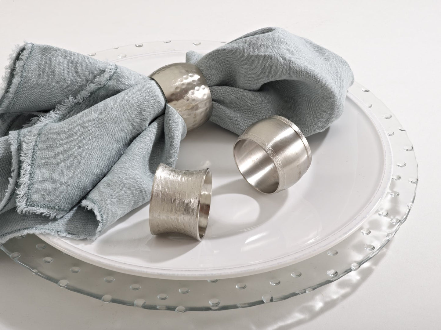 Fennco Styles Classic Silver Tone Round Shape Napkin Rings, Set of 4 - Metal Decorative Napkin Holders for Home, Dining Room, Banquet, Family Gathering, Holiday and Special Occasion