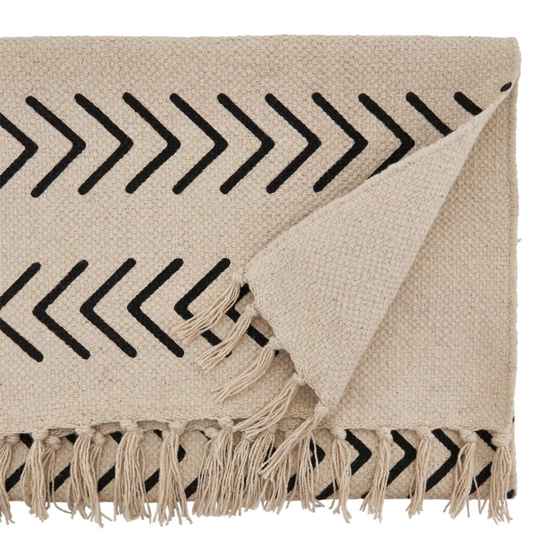 Fennco Styles Neutral Chevron Print Tassel Cotton Woven Table Runner - Black Table Cover for Home, Dining Room, Banquets, Family Gathering and Special Occasion