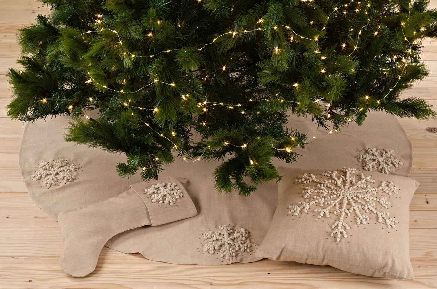 Fennco Styles Hand Knotted Snowflake Decorative Throw Pillow 18 x 18 Inch