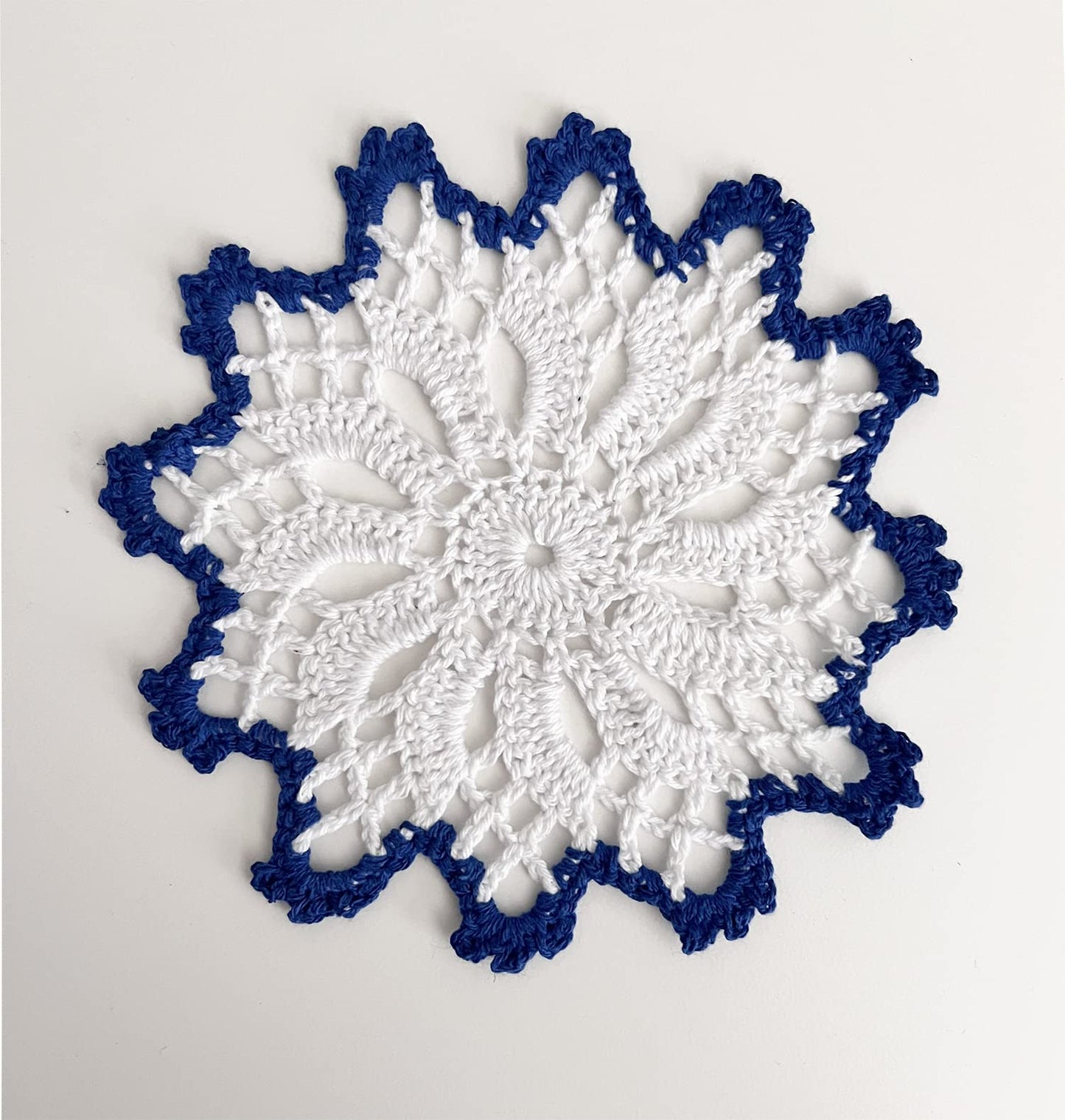 Fennco Styles Handmade Crochet Cotton Whirlwind Two-Tone Doily 6-Inch Round, 2-Piece - Drink Coaster for Everyday Use, Holiday, Farmhouse Décor, Cocktail, Tea Party, Special Occasion