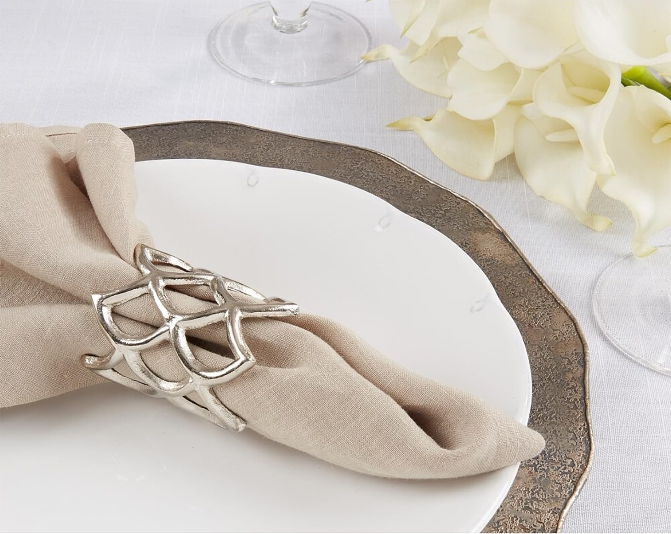 Fennco Styles Elegant Scallop Coral Metal Napkin Rings, Set of 4 - Silver Aluminum Napkin Holders for Dining Table, Home, Banquets, Holidays, Family Gatherings and Special Events
