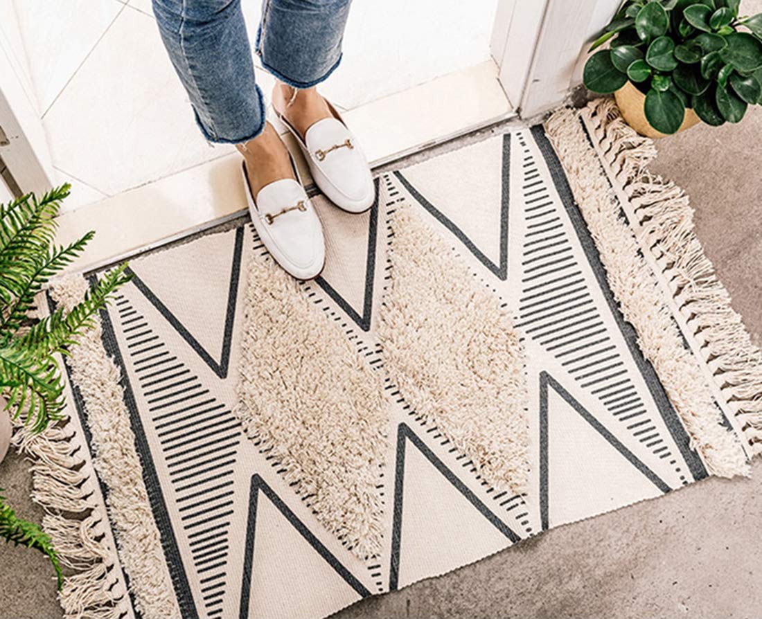 Fennco Styles Ivory Black Chevron Diamond Print Woven Tassel Area Rug - 24" W x 36" L Hand-Tufted Fringe Small Rug for Home Décor, Bedroom, Entryway Mat, Floor Décor