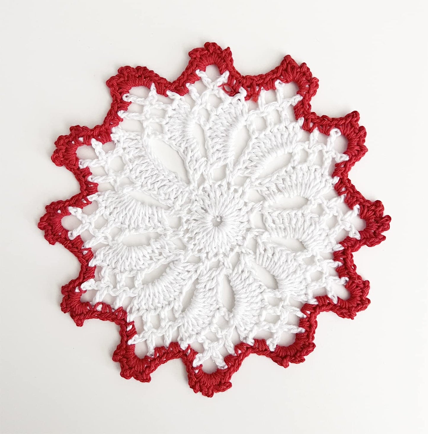 Fennco Styles Handmade Crochet Cotton Whirlwind Two-Tone Doily 6-Inch Round, 2-Piece - Drink Coaster for Everyday Use, Holiday, Farmhouse Décor, Cocktail, Tea Party, Special Occasion