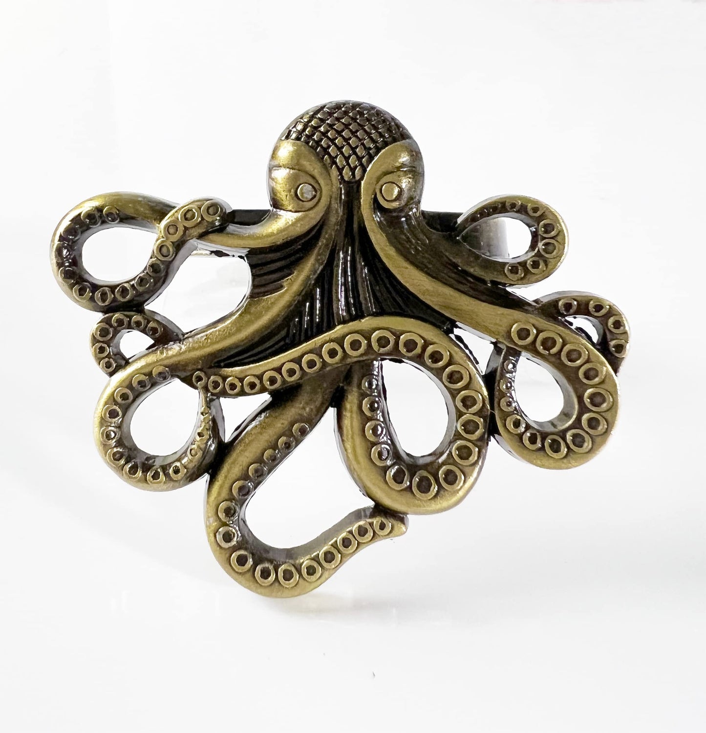 Fennco Styles Coastal Octopus Metal Napkin Rings, Set of 4 - Gold Nautical Napkin Holders for Home Décor, Dining Table, Banquets, Family Gathering and Special Occasions