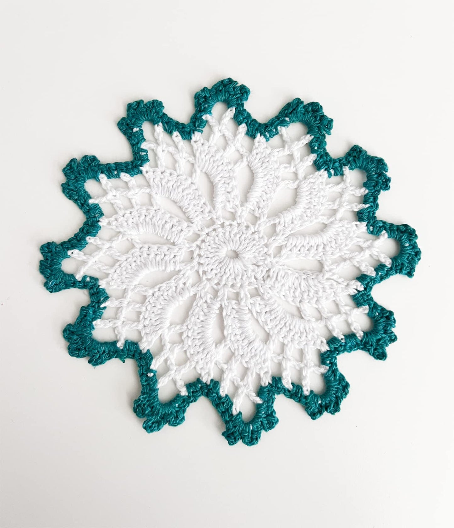 Fennco Styles Handmade Crochet Cotton Whirlwind Two-Tone Doily 6-Inch Round, 2-Piece - Drink Coaster for Everyday Use, Holiday, Farmhouse Décor, Cocktail, Tea Party, Special Occasion