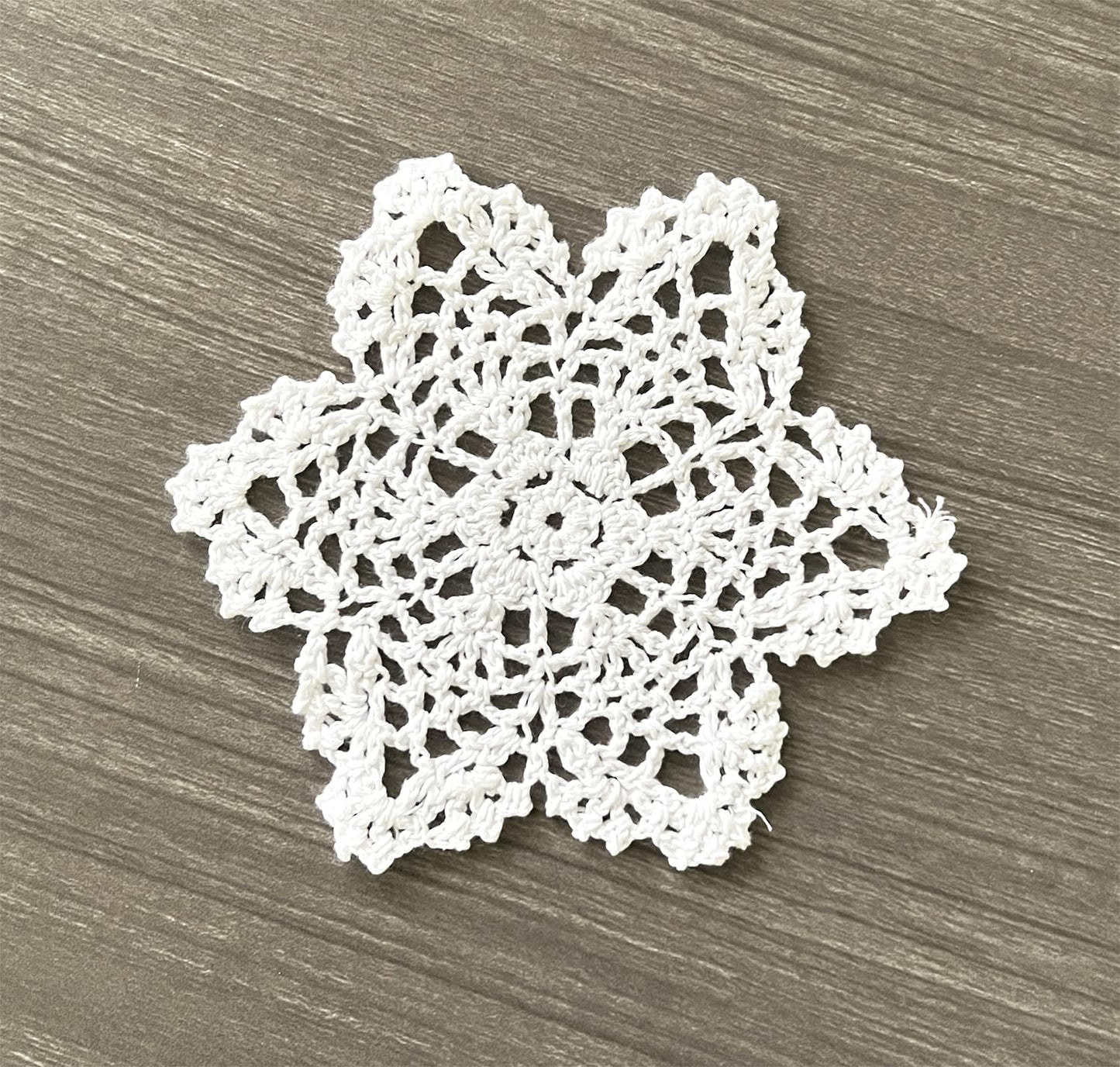 Fennco Styles Handmade Crochet Lace Pineapple Ecru Doily. 4 Inch Round. 100% Cotton. 4 Pieces.