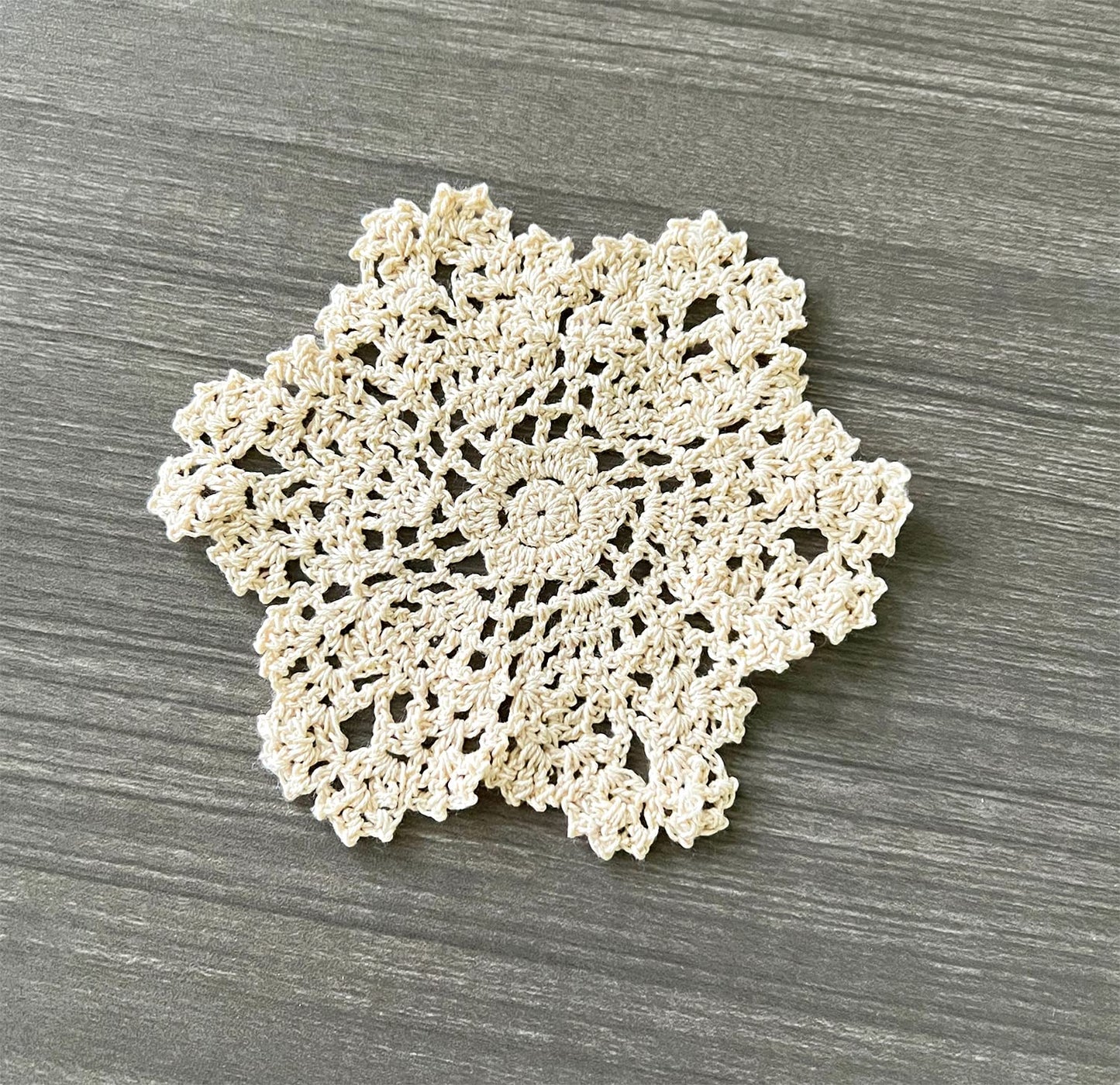 Fennco Styles Handmade Crochet Lace Pineapple Ecru Doily. 4 Inch Round. 100% Cotton. 4 Pieces.