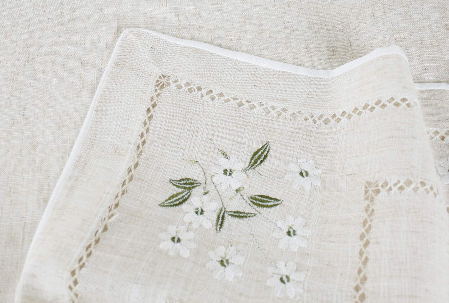 Fennco Styles Farmhouse Embroidered Daisy Hemstitched Tablecloth - Natural 55 x 55 Inch Table Cover for Banquets, Holiday, Special Events and Home Décor