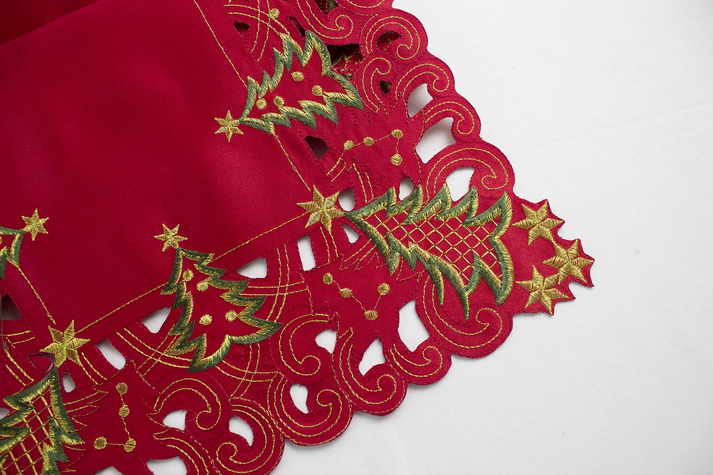 Fennco Styles Pandora Collection Holiday Christmas Tree Table Linens