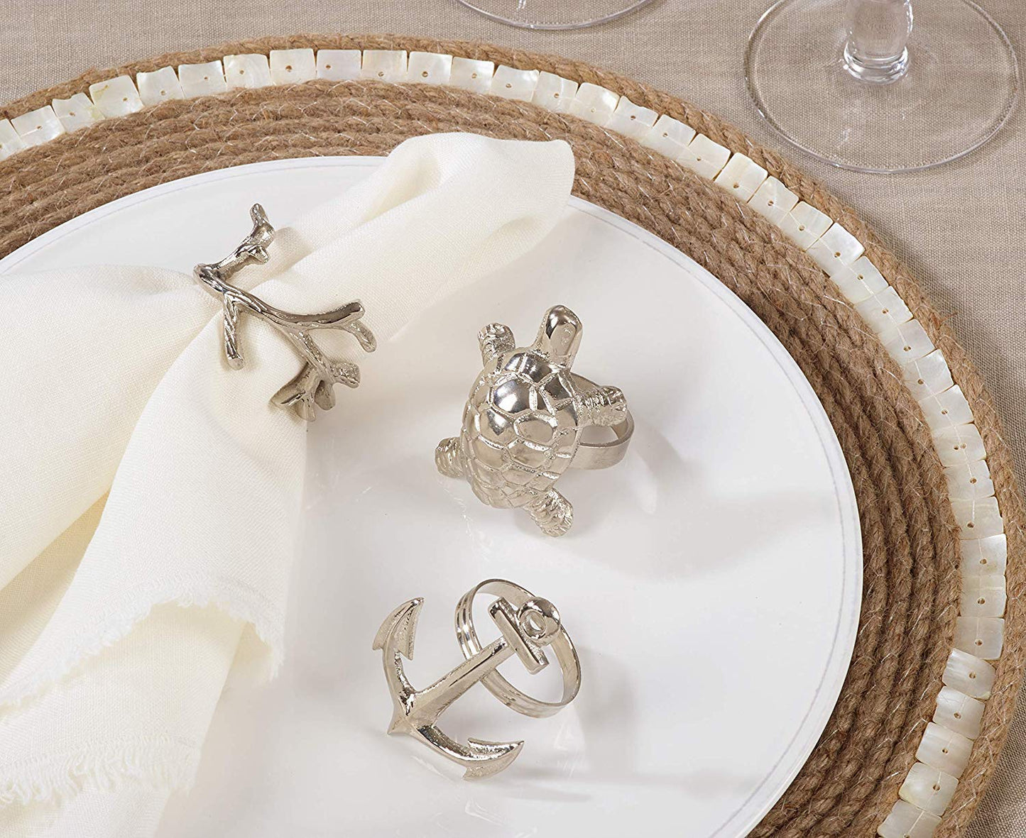 Fennco Styles Silver Brass Casual Napkin Rings, Set of 4 - Aluminium Napkin Holders for Home, Holiday Décor, Family Gathering and Special Events