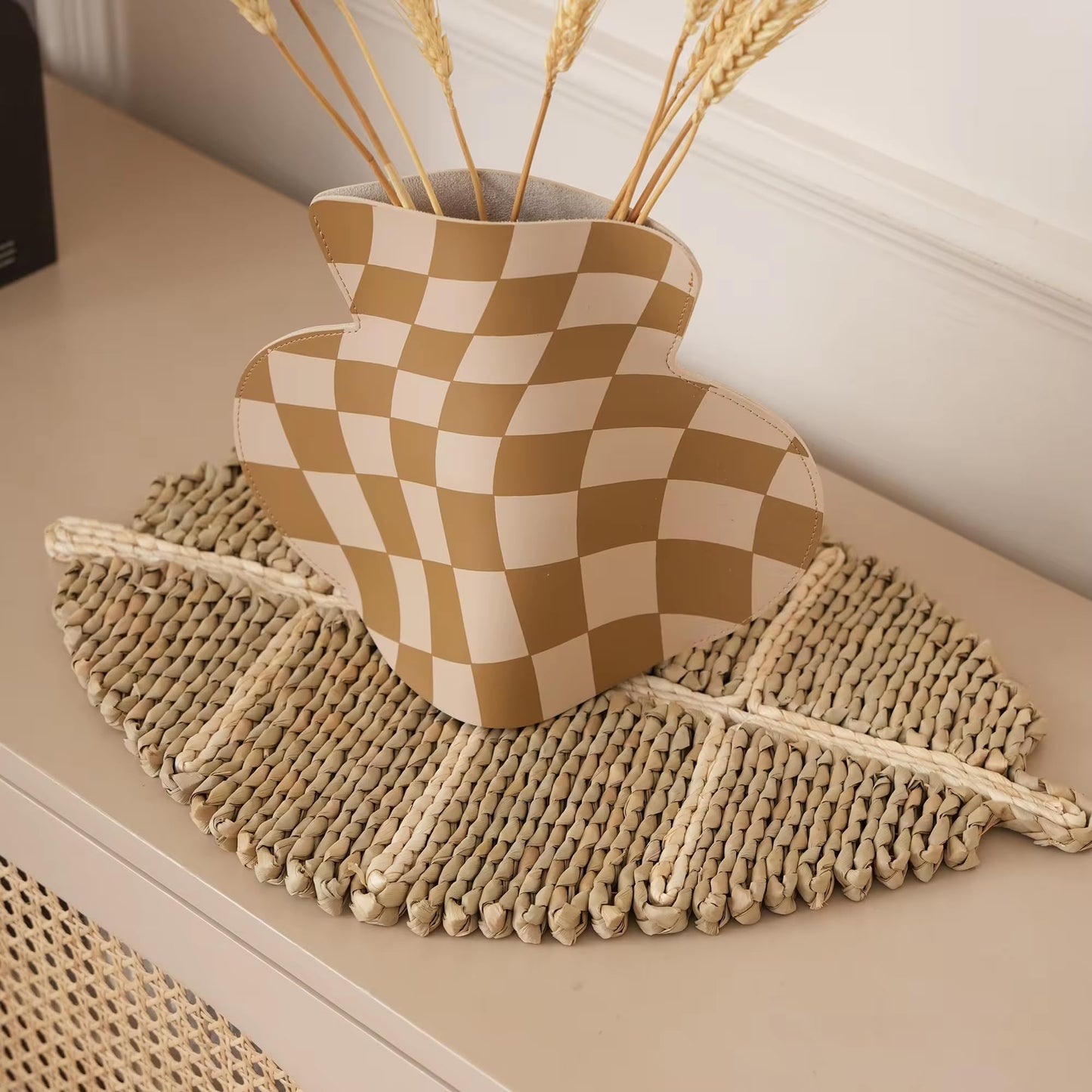 Fennco Styles Natural Corn Husk Leaf Shaped Placemats 13" W x 20" L, Set of 4 - Hand-Woven Table Mats Heat Resistant Insulation for Home, Boho Décor, Dining Table, Banquets, and Special Events