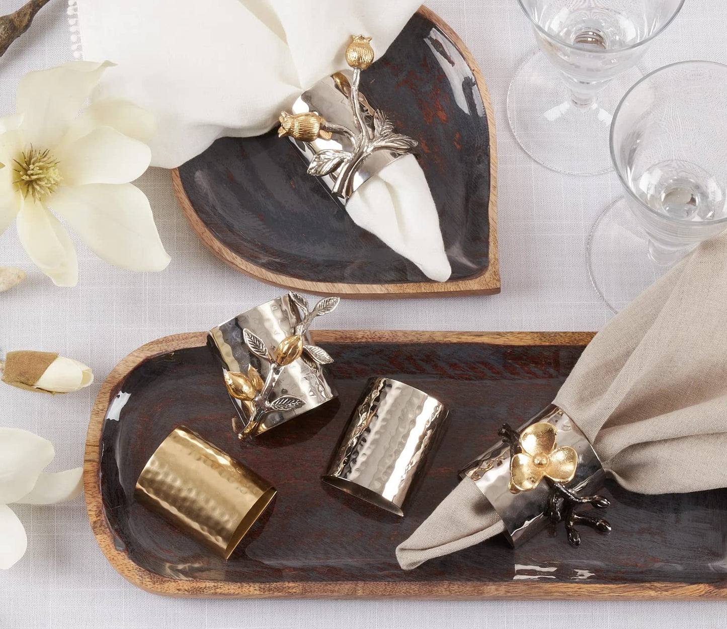 Fennco Styles Glamour Hammered Design Brass Napkin Rings, Set of 4 - Gold Metal Napkin Holders for Home, Dining Room, Banquet, Family Gathering, Holiday and Special Occasion