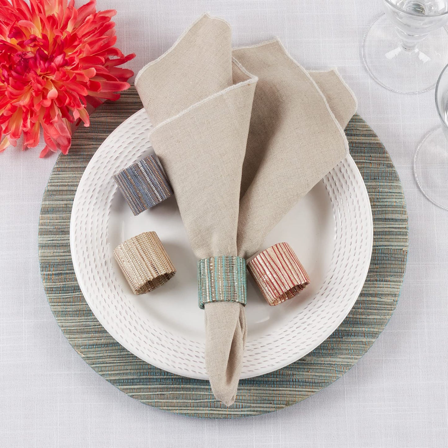 Fennco Styles Braided Water Hyacinth Napkin Rings, Set of 4 - Shimmering Woven Nubby Napkin Holders for Home, Dining Table, Banquets, Holidays and Special Events