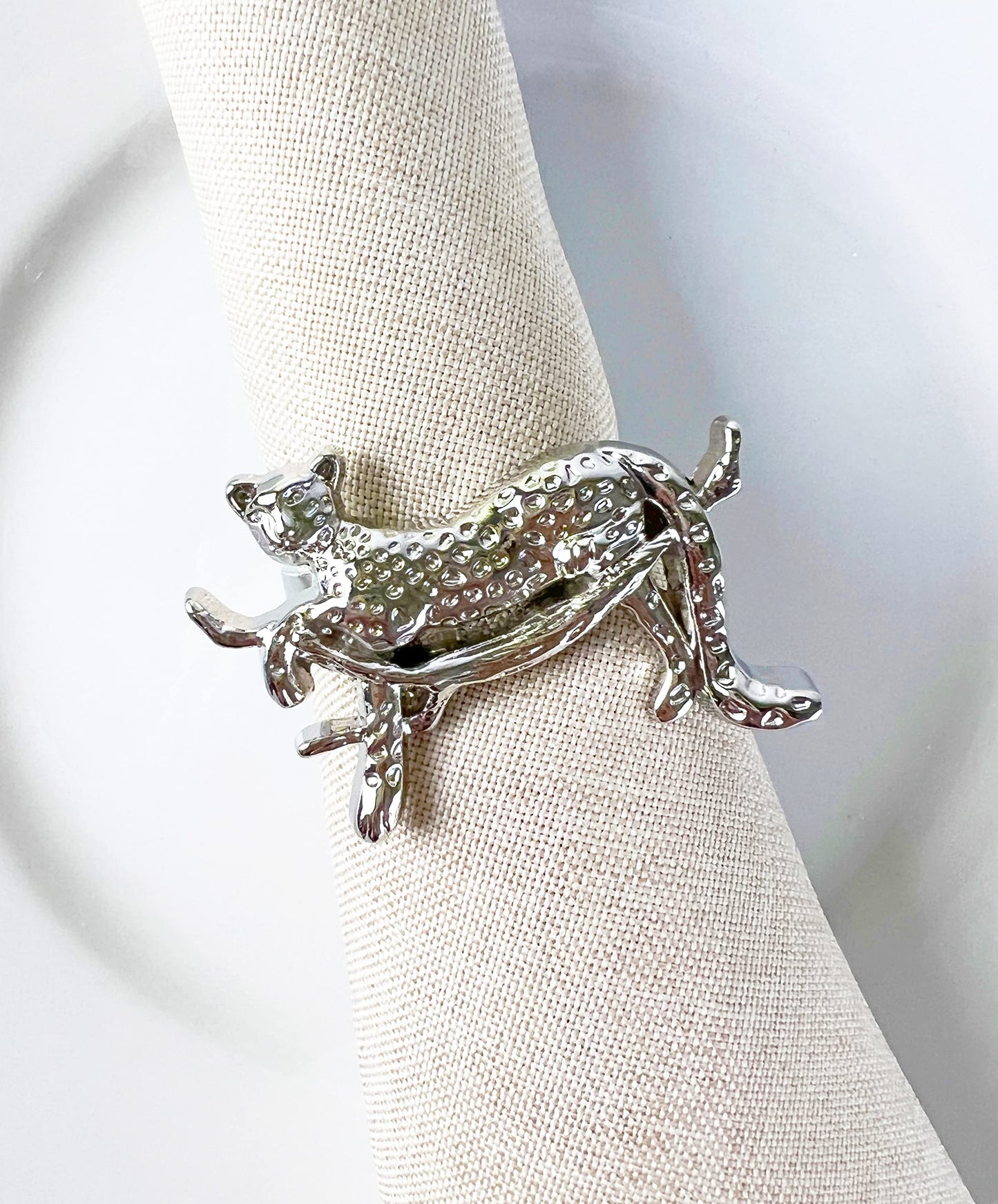Fennco Styles Leopard Metal Napkin Rings, Set of 4 – Bronze Animal Napkin Holders for Home Décor, Dining Table, Family Gathering, Themed Party, Banquet and Special Occasion