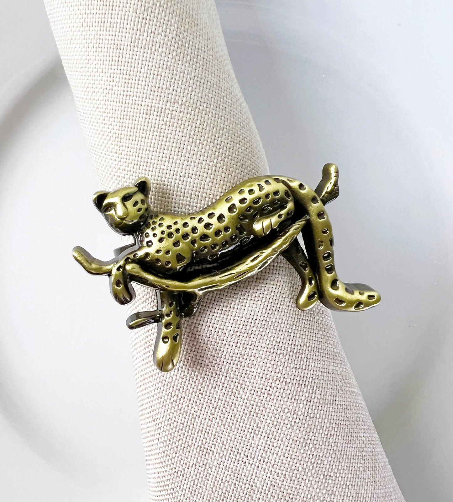 Fennco Styles Leopard Metal Napkin Rings, Set of 4 – Bronze Animal Napkin Holders for Home Décor, Dining Table, Family Gathering, Themed Party, Banquet and Special Occasion