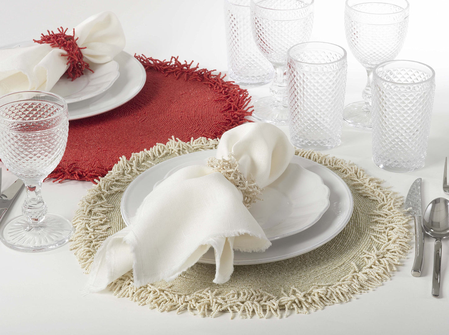 Fennco Styles Isla Handmade Glass Beaded Design 15-inch Round Placemat - 1-Piece