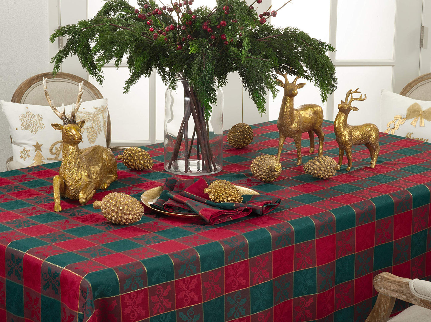 Fennco Styles Royal de Noël Collection Classic Plaid Jacquard Tablecloth – Red Green Tablecloth for Christmas Banquets, Family Gathering, Special Events and Home Décor