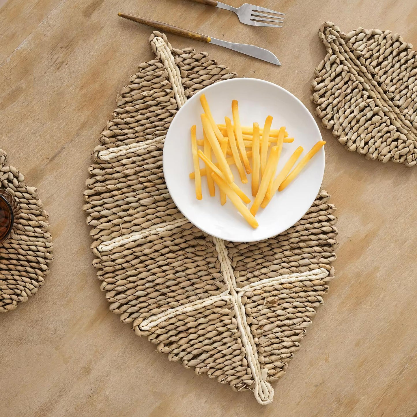 Fennco Styles Natural Corn Husk Leaf Shaped Placemats 13" W x 20" L, Set of 4 - Hand-Woven Table Mats Heat Resistant Insulation for Home, Boho Décor, Dining Table, Banquets, and Special Events