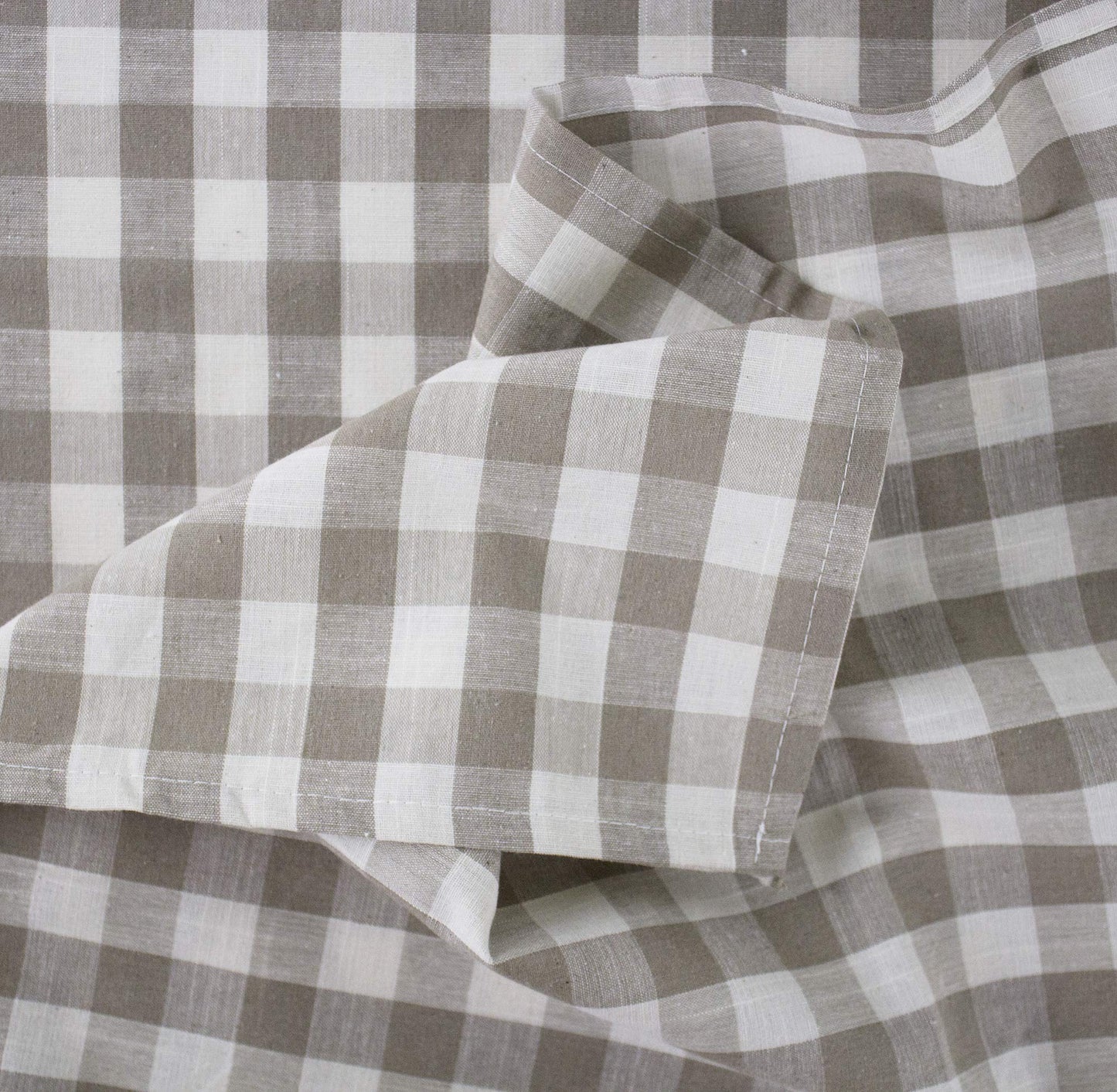 Fennco Styles Classic Gingham Checkered Tablecloth - Check Pattern Table Cover for Everyday Use, Country Theme Party, Banquets and Home Décor