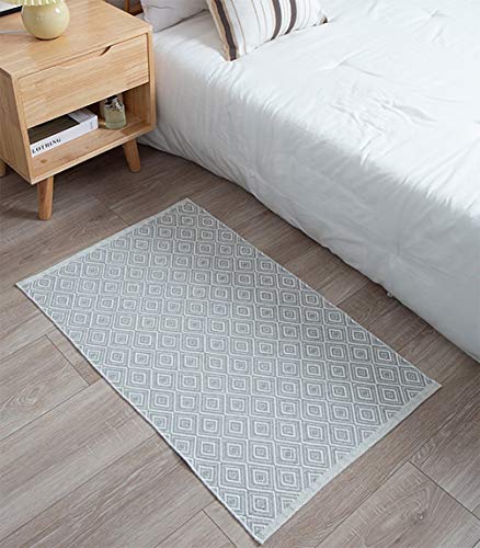 Fennco Styles Woven Classic Diamond Geometric Small Area Rug - Cotton Blend Carpet Indoor Outdoor Floor Mat for Living Room, Entryway, Bedroom and Floor Décor