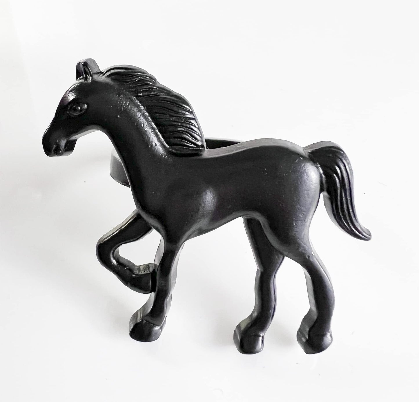 Fennco Styles Horse Metal Napkin Rings, Set of 4 - Silver Animal Napkin Holders for Home, Dining Table Décor, Banquets, Holidays, Family Gatherings and Special Occasions
