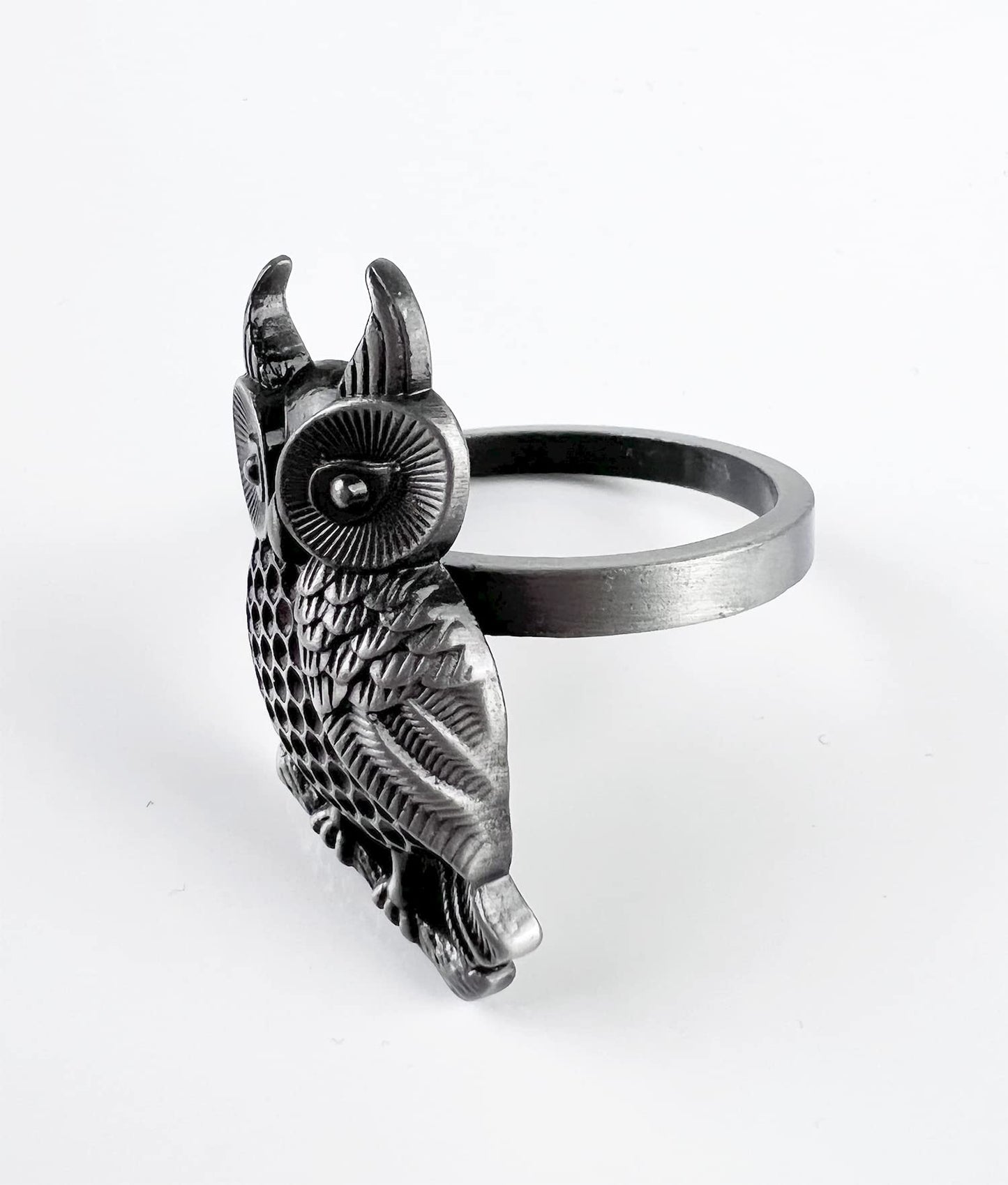 Fennco Styles Perched Owl Metal Napkin Rings, Set of 4 - Animal Napkin Holders for Home Décor, Dining Table, Banquets, Family Gathering and Special Occasions