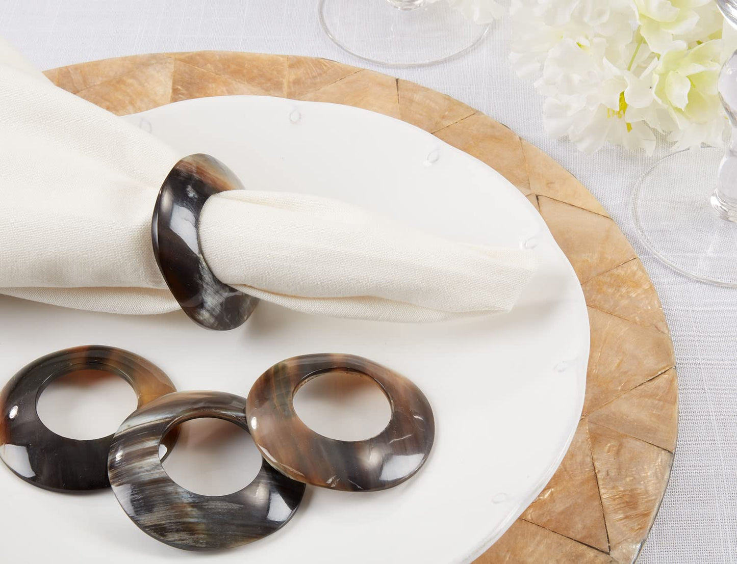 Fennco Styles Brown Buffalo Horn Napkin Rings, Set of 4 - Handcrafted Round Natural Horn Napkin Holders for Home, Dining Table, Banquet, Family Gathering, Holiday, Farmhouse and Special Occasion