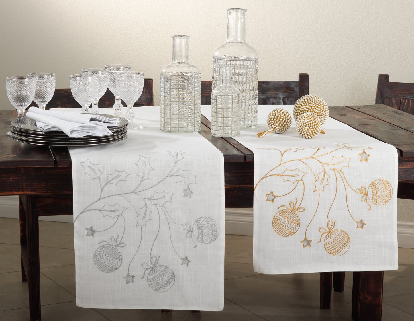 Boules De Noël Holiday Christmas Design Table Runner (Red)