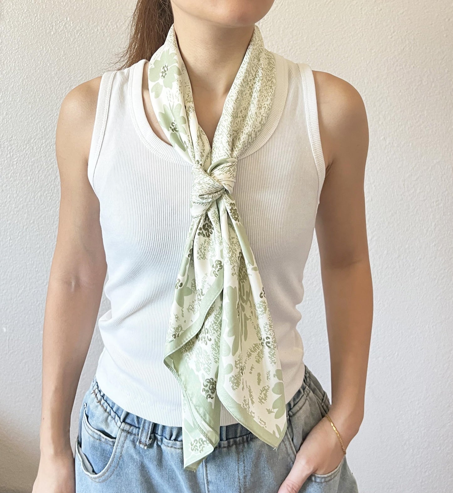stylesilove Women Floral Print Silk Like Scarf Square Neckerchief Soft Bandana Small Shawl Neck Wraps for All Season