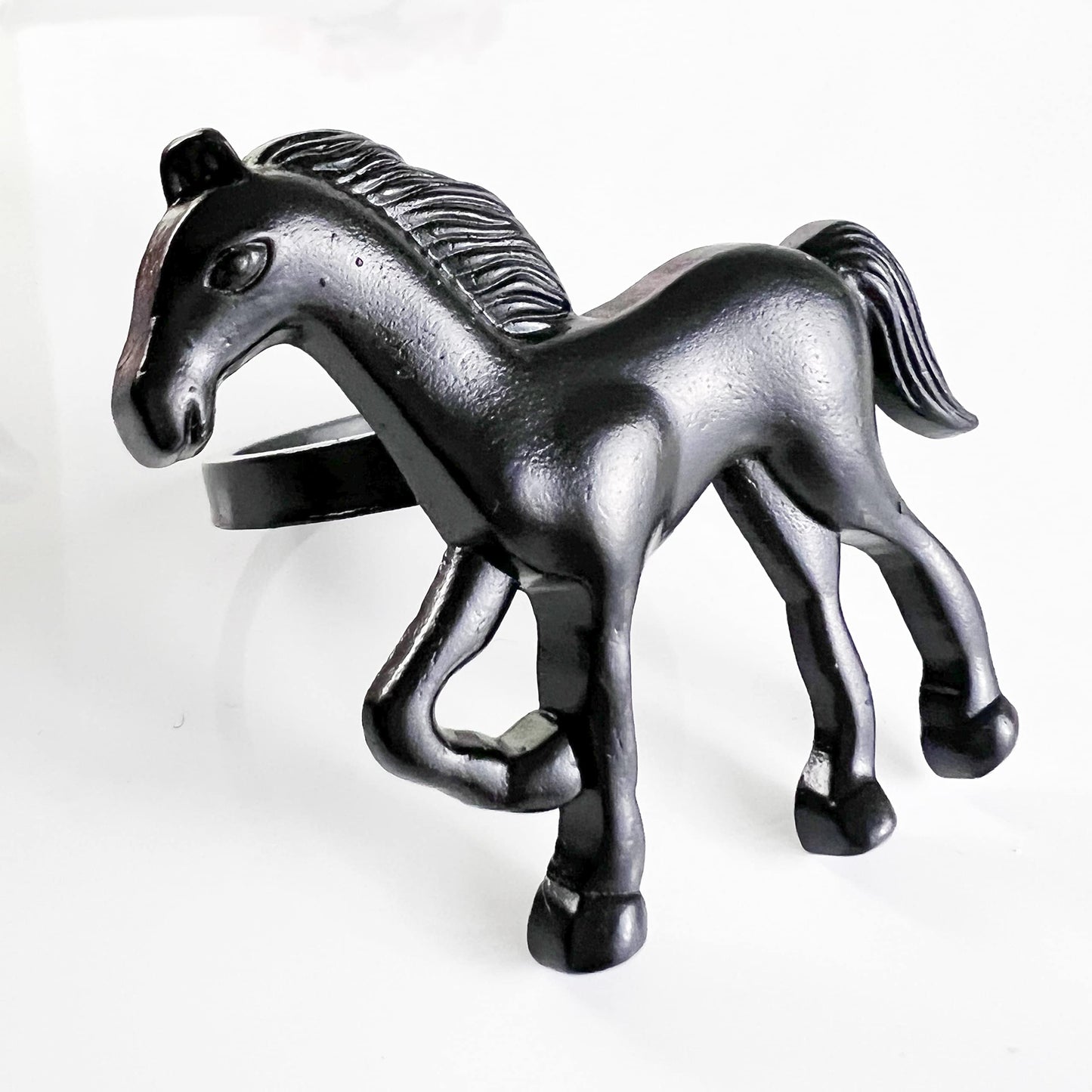 Fennco Styles Horse Metal Napkin Rings, Set of 4 - Silver Animal Napkin Holders for Home, Dining Table Décor, Banquets, Holidays, Family Gatherings and Special Occasions