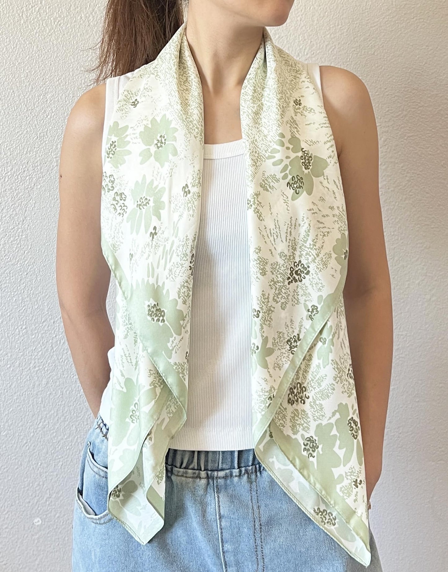 stylesilove Women Floral Print Silk Like Scarf Square Neckerchief Soft Bandana Small Shawl Neck Wraps for All Season