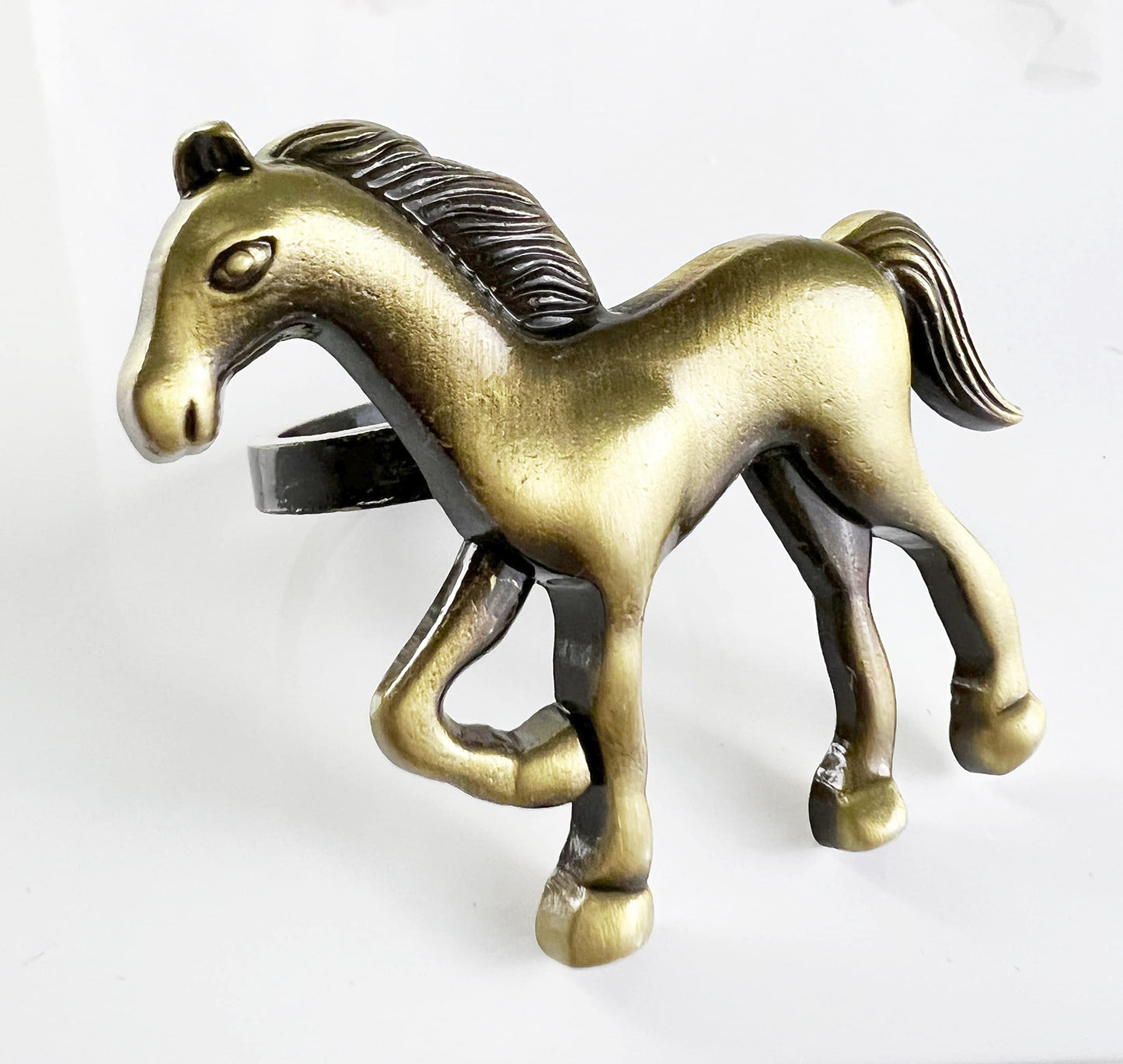 Fennco Styles Horse Metal Napkin Rings, Set of 4 - Silver Animal Napkin Holders for Home, Dining Table Décor, Banquets, Holidays, Family Gatherings and Special Occasions