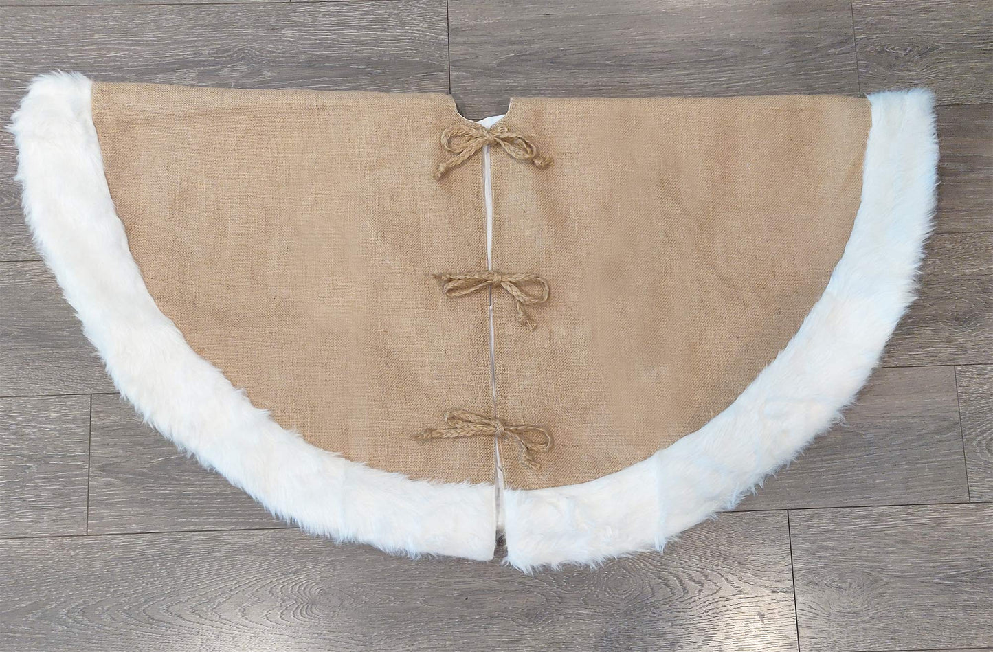 Fennco Styles Rustic Burlap White Faux Fur Trim Tree Skirt - Natural Christmas Tree Skirt for Holiday, Home Decor, Family Gathering and Special Occasion