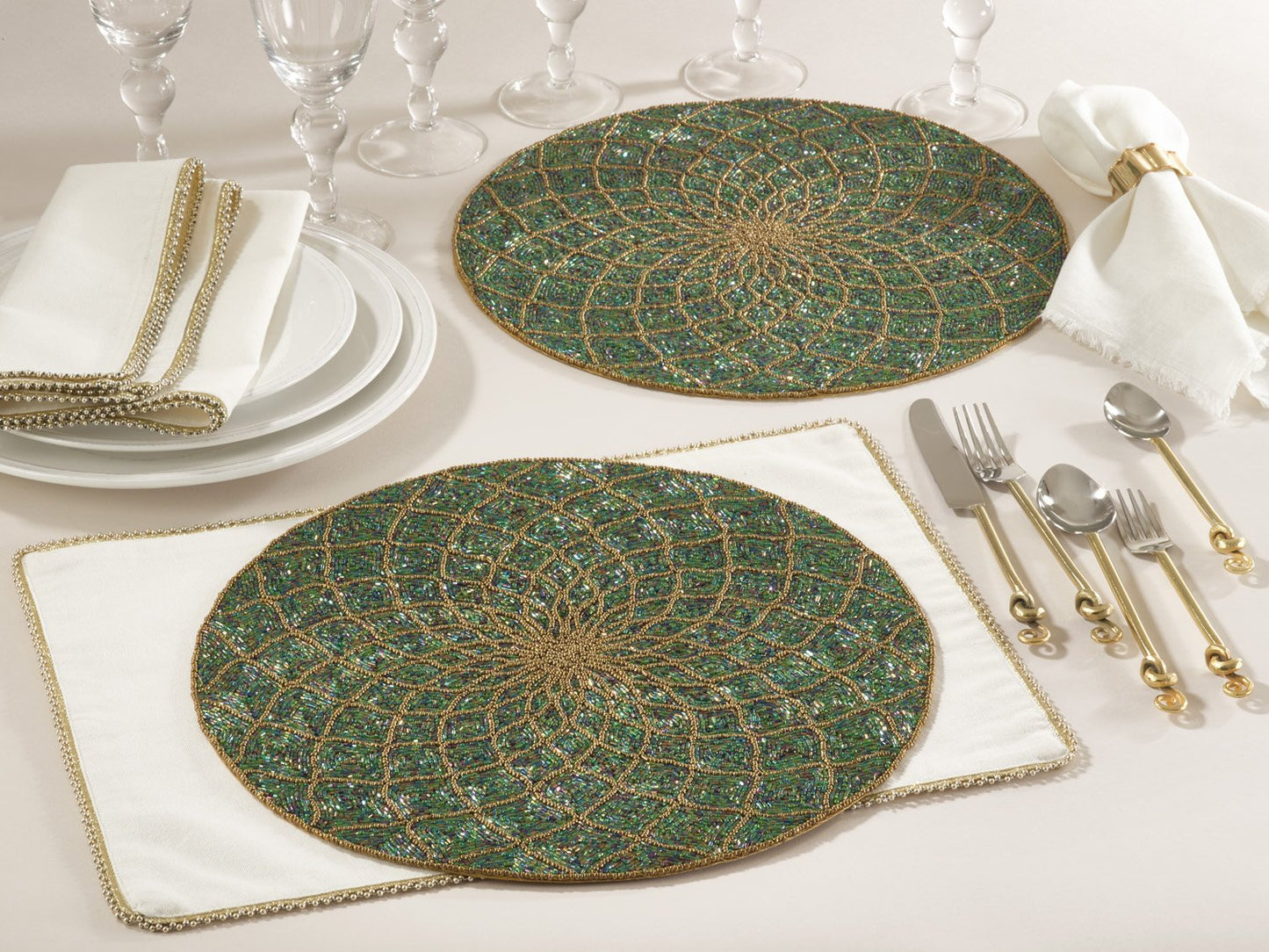 Fennco Styles Handmade Glass Beaded 15-inch Round Home Decor Placemat - 1-Piece