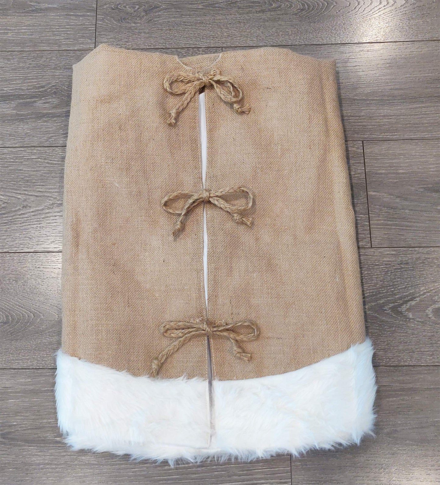 Fennco Styles Rustic Burlap White Faux Fur Trim Tree Skirt - Natural Christmas Tree Skirt for Holiday, Home Decor, Family Gathering and Special Occasion